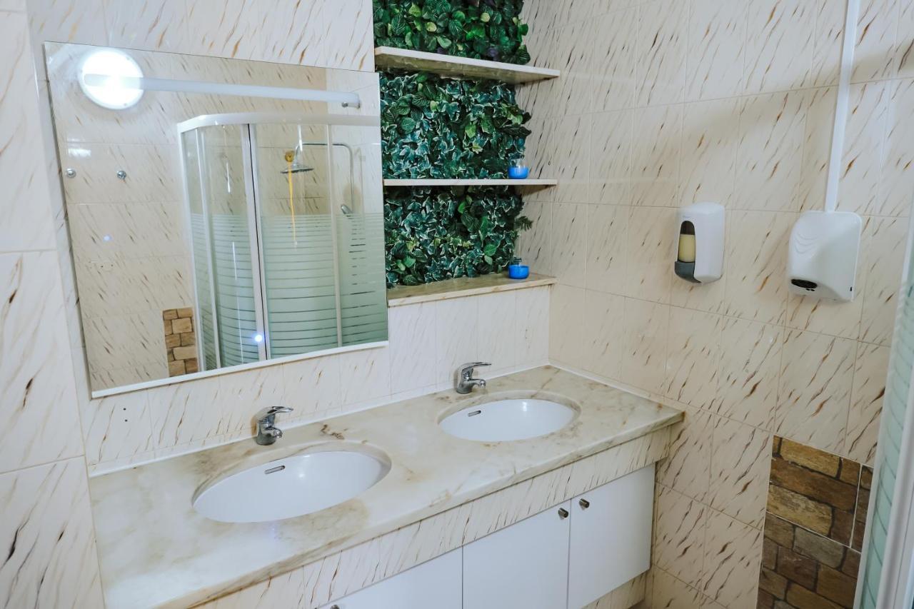Help Yourself Hostels - Restelo Lissabon Exterior foto